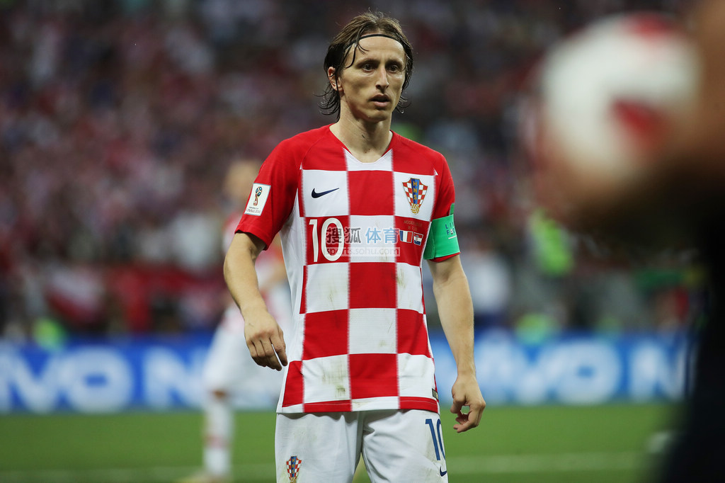 詹：现在的身体状态还不是很好；施洛特贝克整天说“废话”